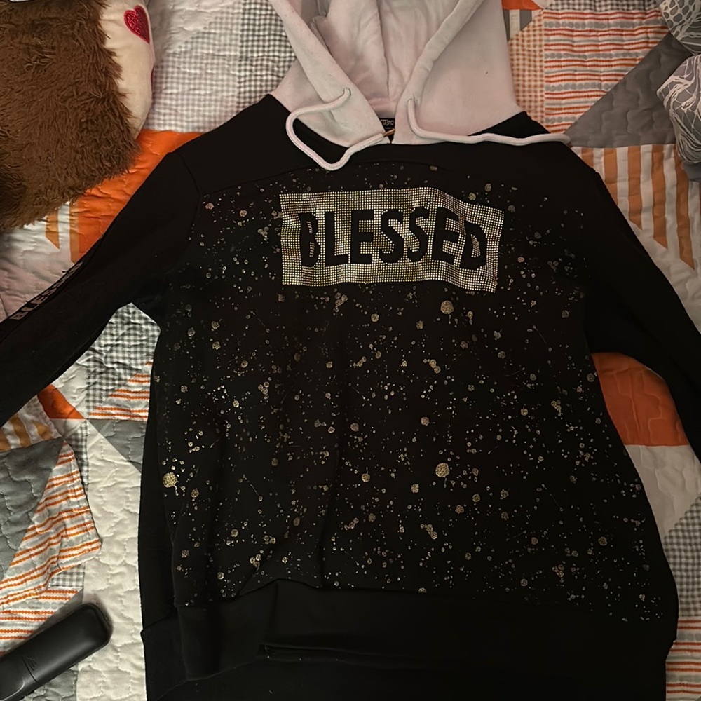 sweatshirt